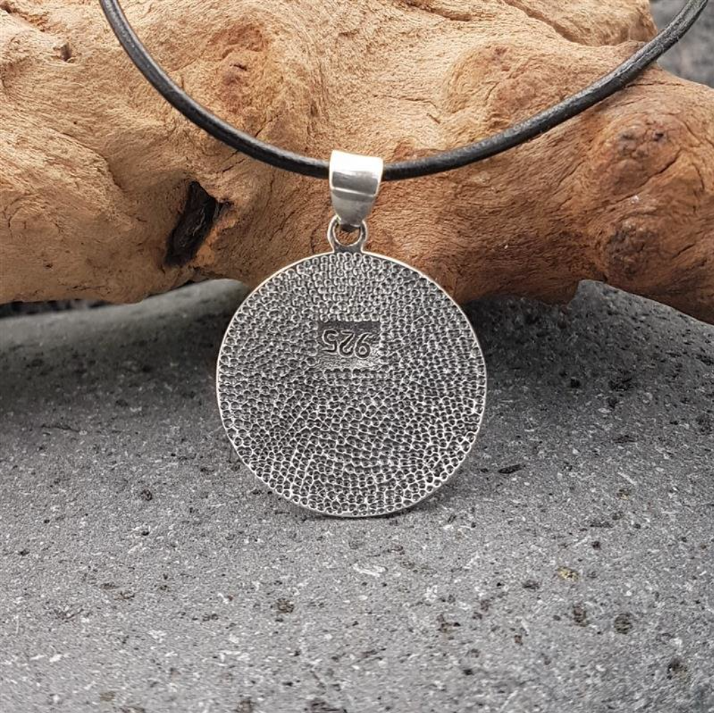 Bärenkralle im Runenkreis "ALVA" Anhänger aus 925 Sterling Silber inkl. Baumwollband